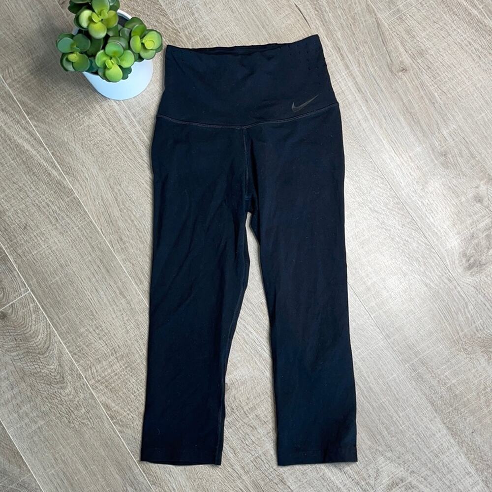 NIKE Dri-Fit Women's Black Cropped Athleisure Workout Leggings